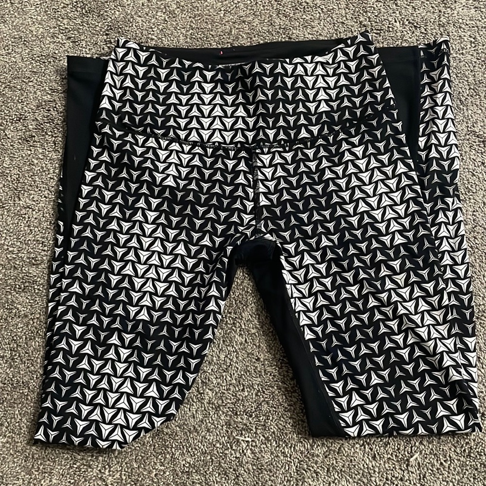 VS Sport Knockout Leggings, Size S & Great Condition!